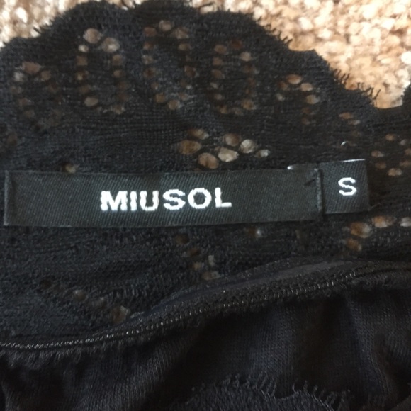 Elegant Lace Off Shoulder Dress - Picture 4 of 12